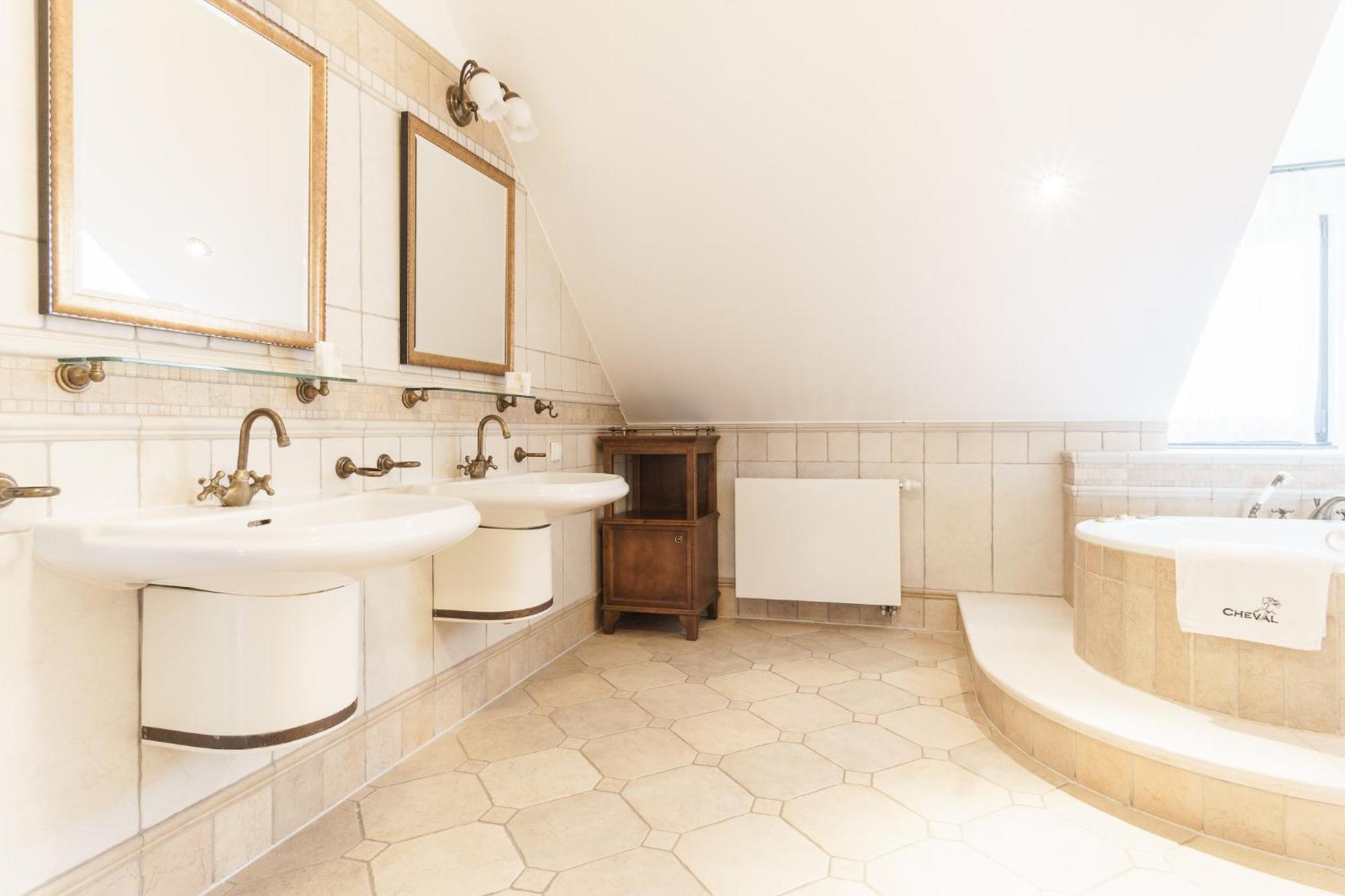 Apartamenty W Dworku Cheval Krakkó Kültér fotó