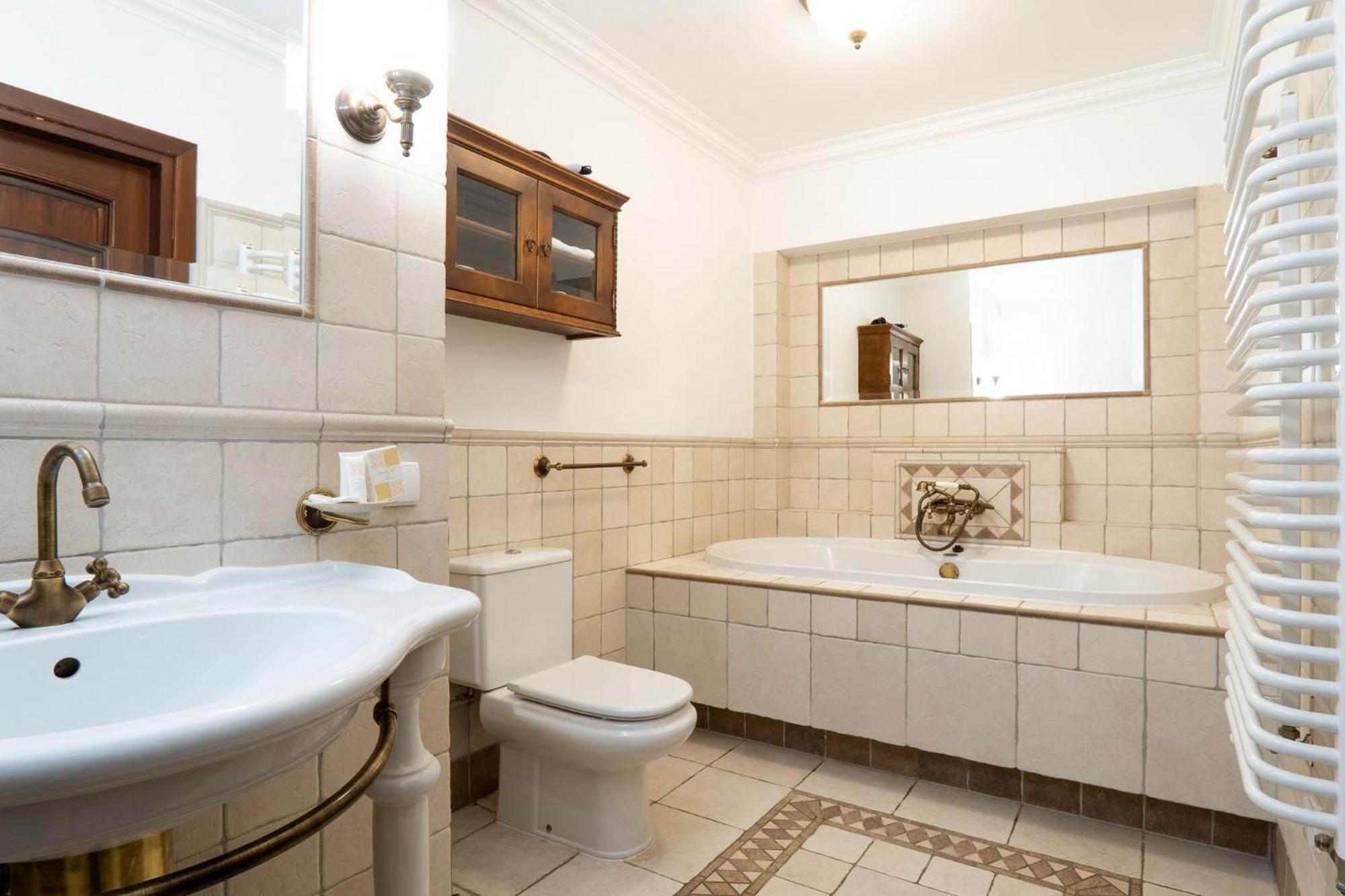 Apartamenty W Dworku Cheval Krakkó Kültér fotó